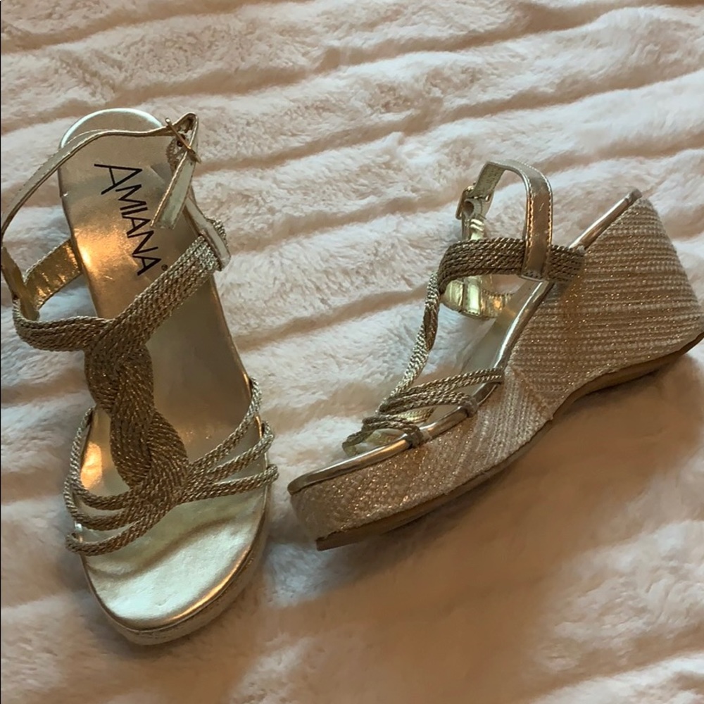 Dressy wedge